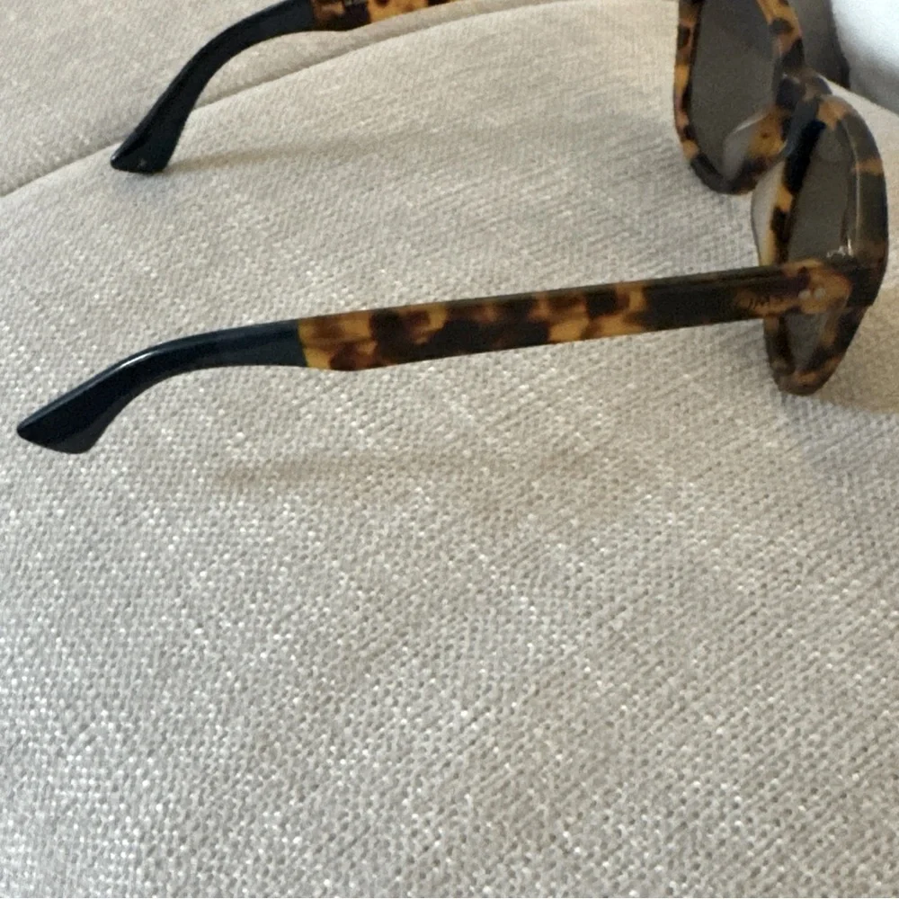 TOMS MEMPHIS 201 MATTE TORTOISE